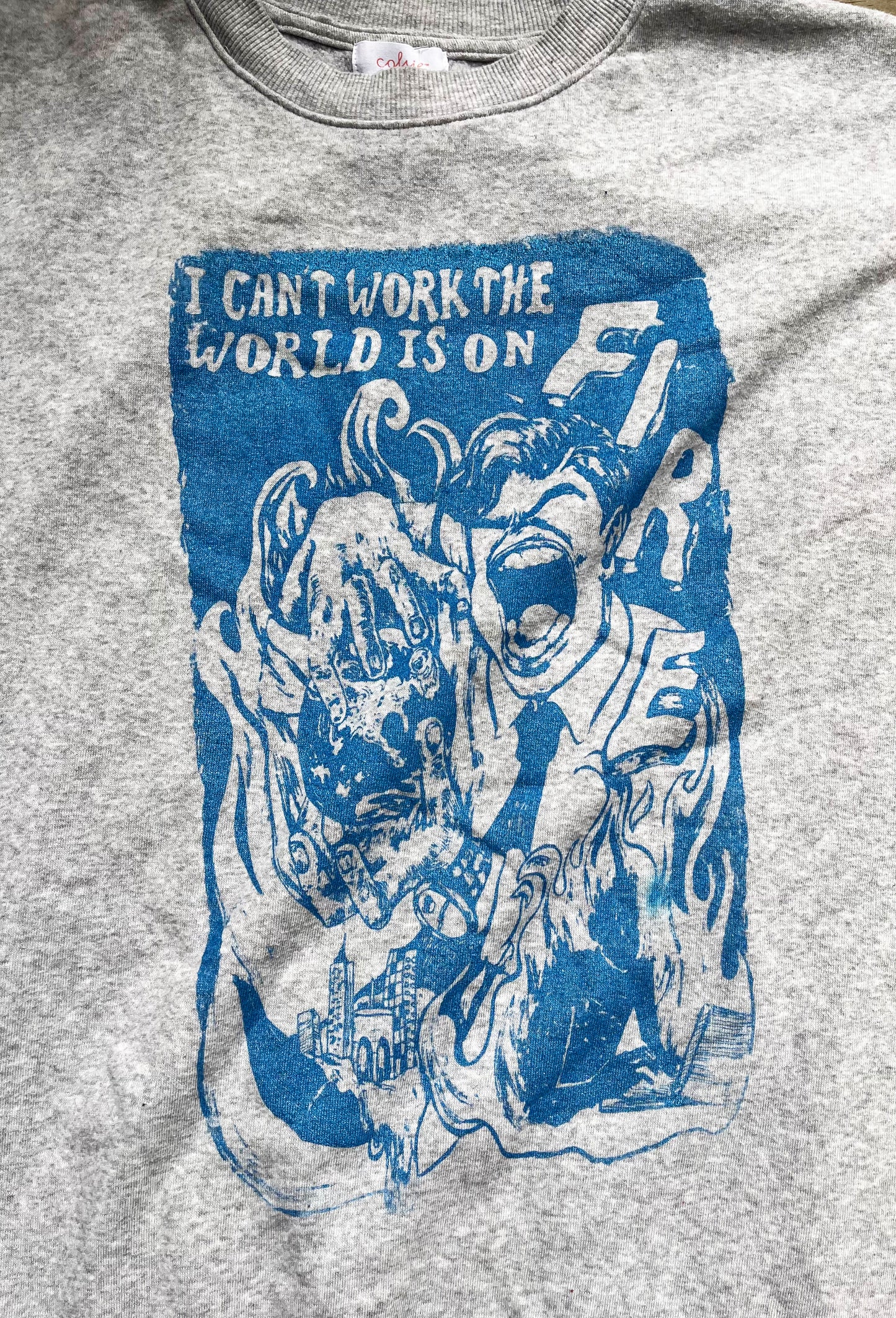 2x I Can't Work the World is on Fire gray sweater graphic tee 02
